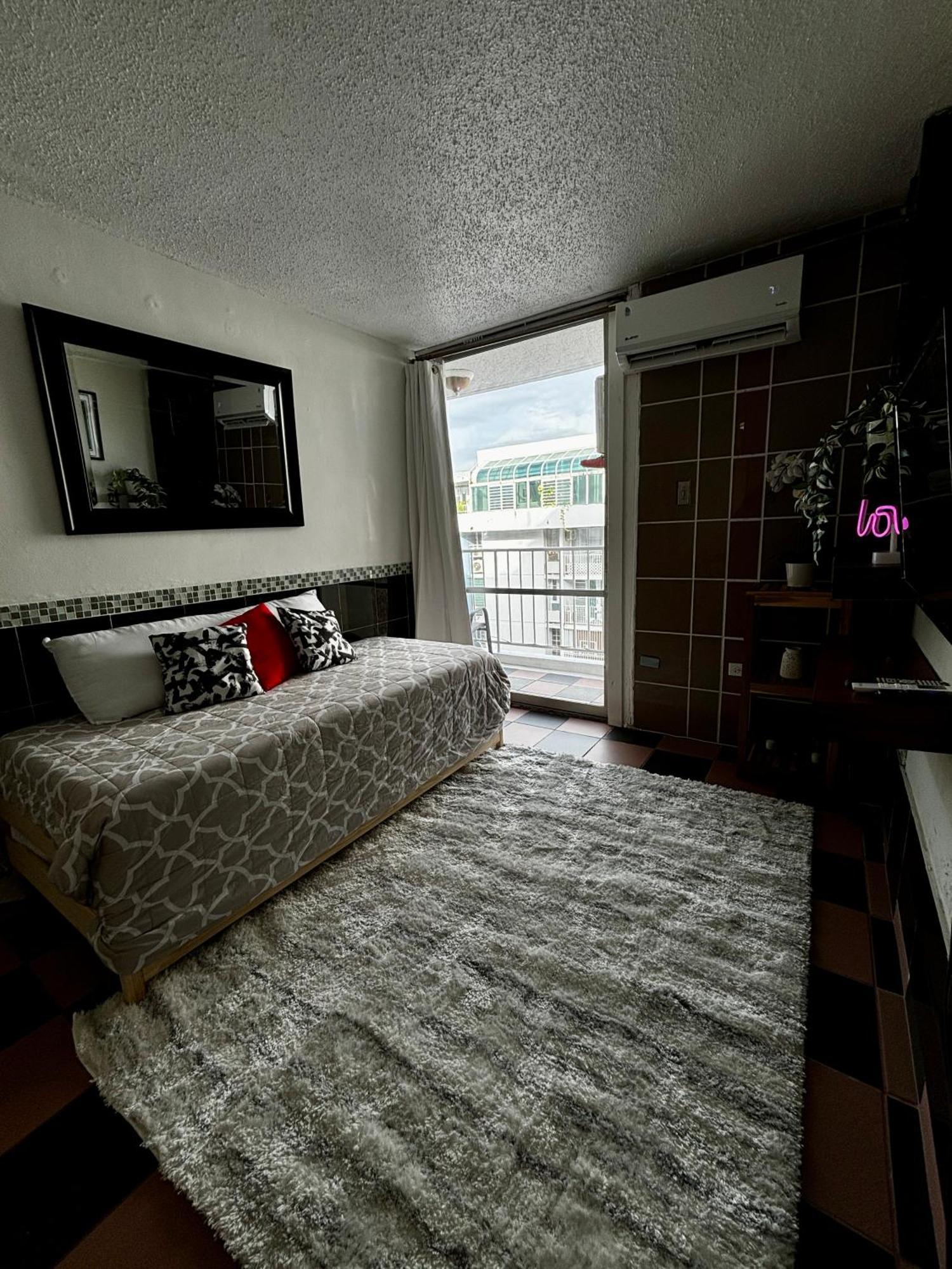 Isla Verde Modern Apartment With Pool Σαν Χουάν Εξωτερικό φωτογραφία