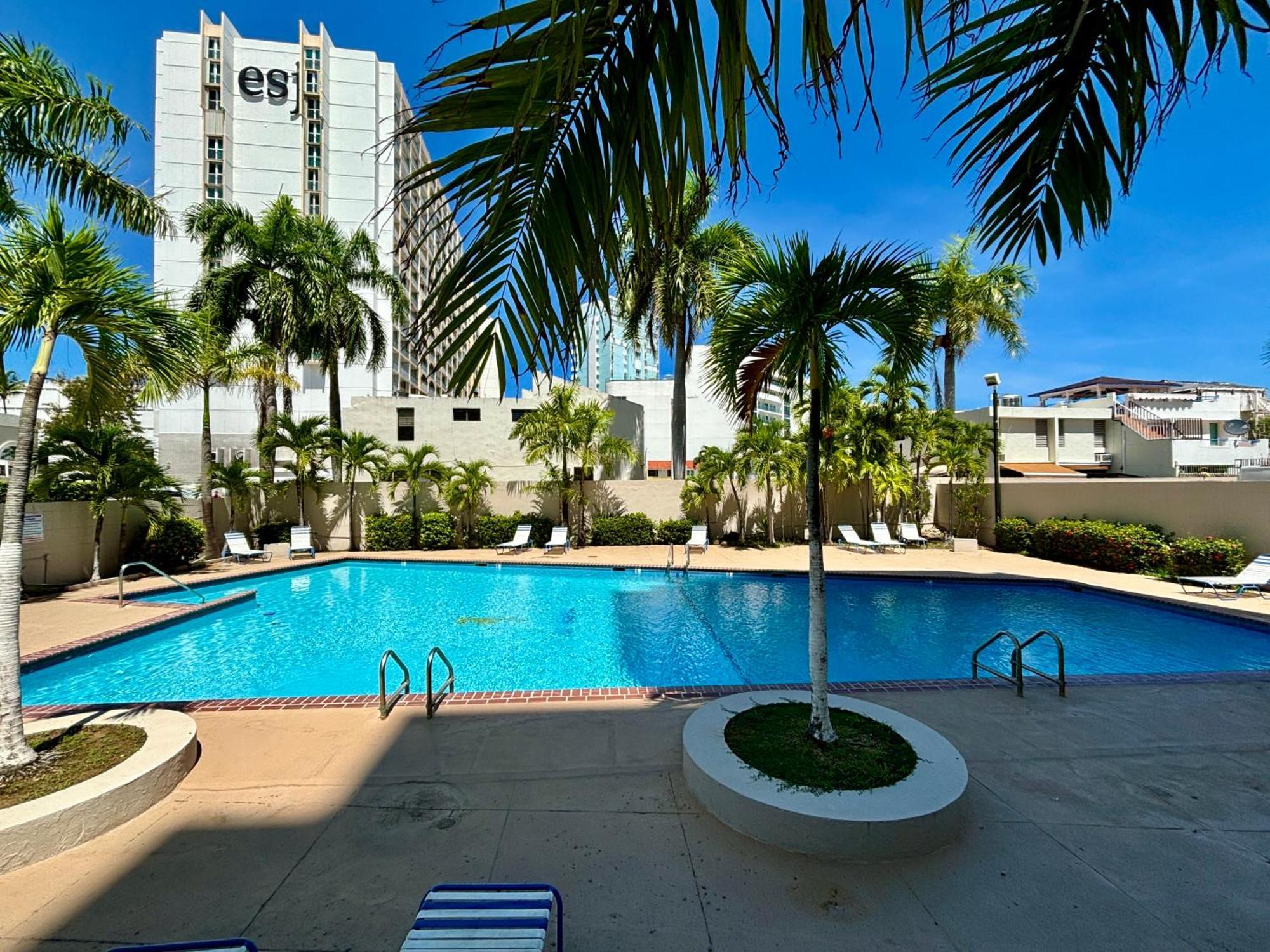 Isla Verde Modern Apartment With Pool Σαν Χουάν Εξωτερικό φωτογραφία