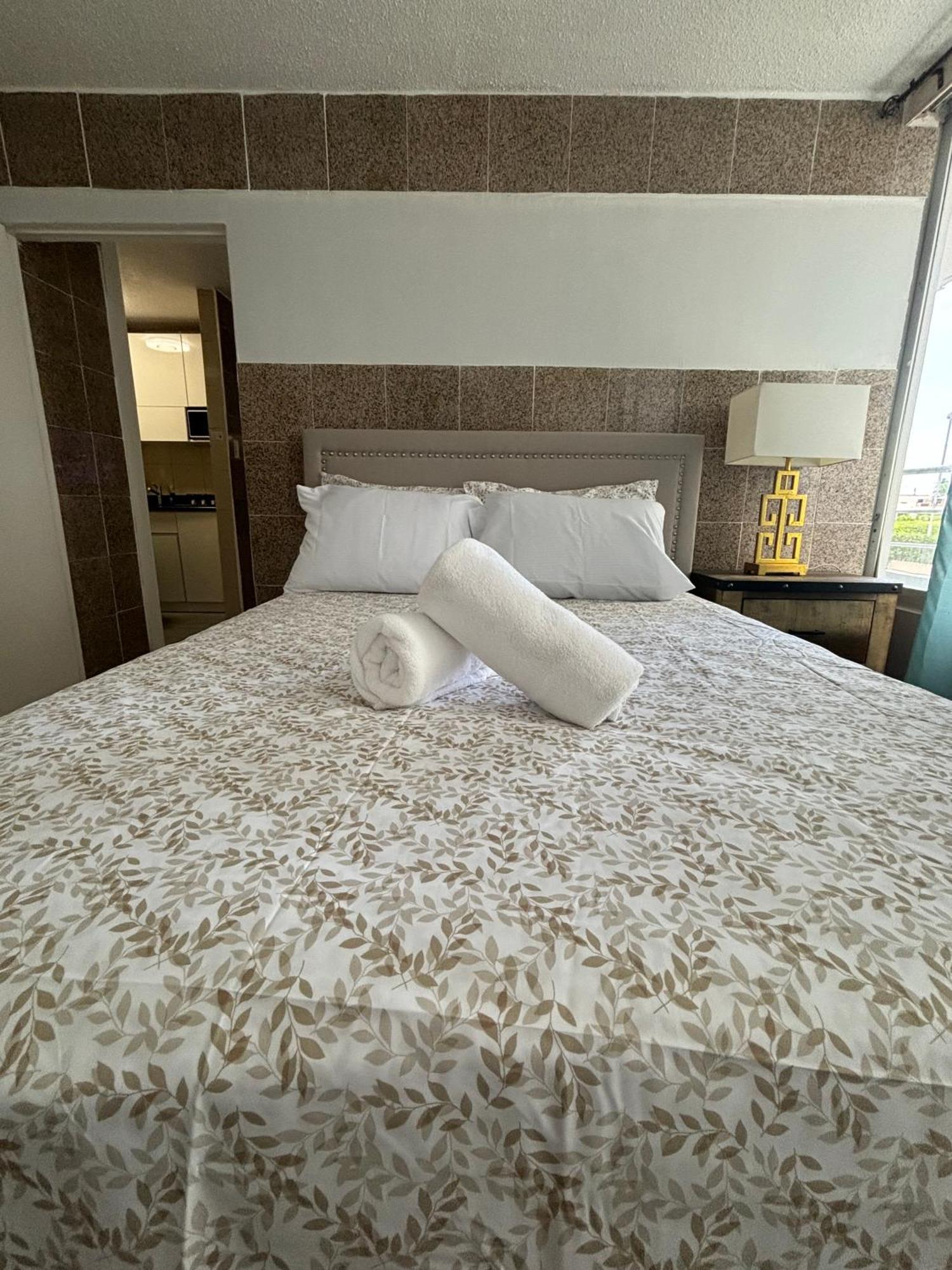 Isla Verde Modern Apartment With Pool Σαν Χουάν Εξωτερικό φωτογραφία
