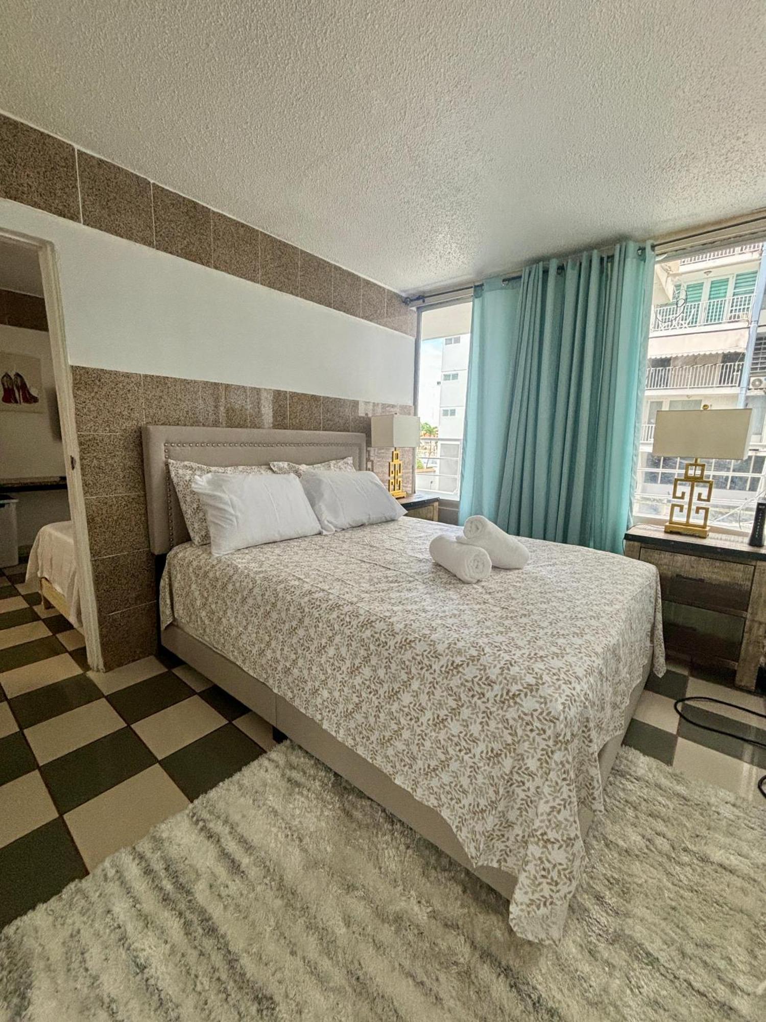 Isla Verde Modern Apartment With Pool Σαν Χουάν Εξωτερικό φωτογραφία