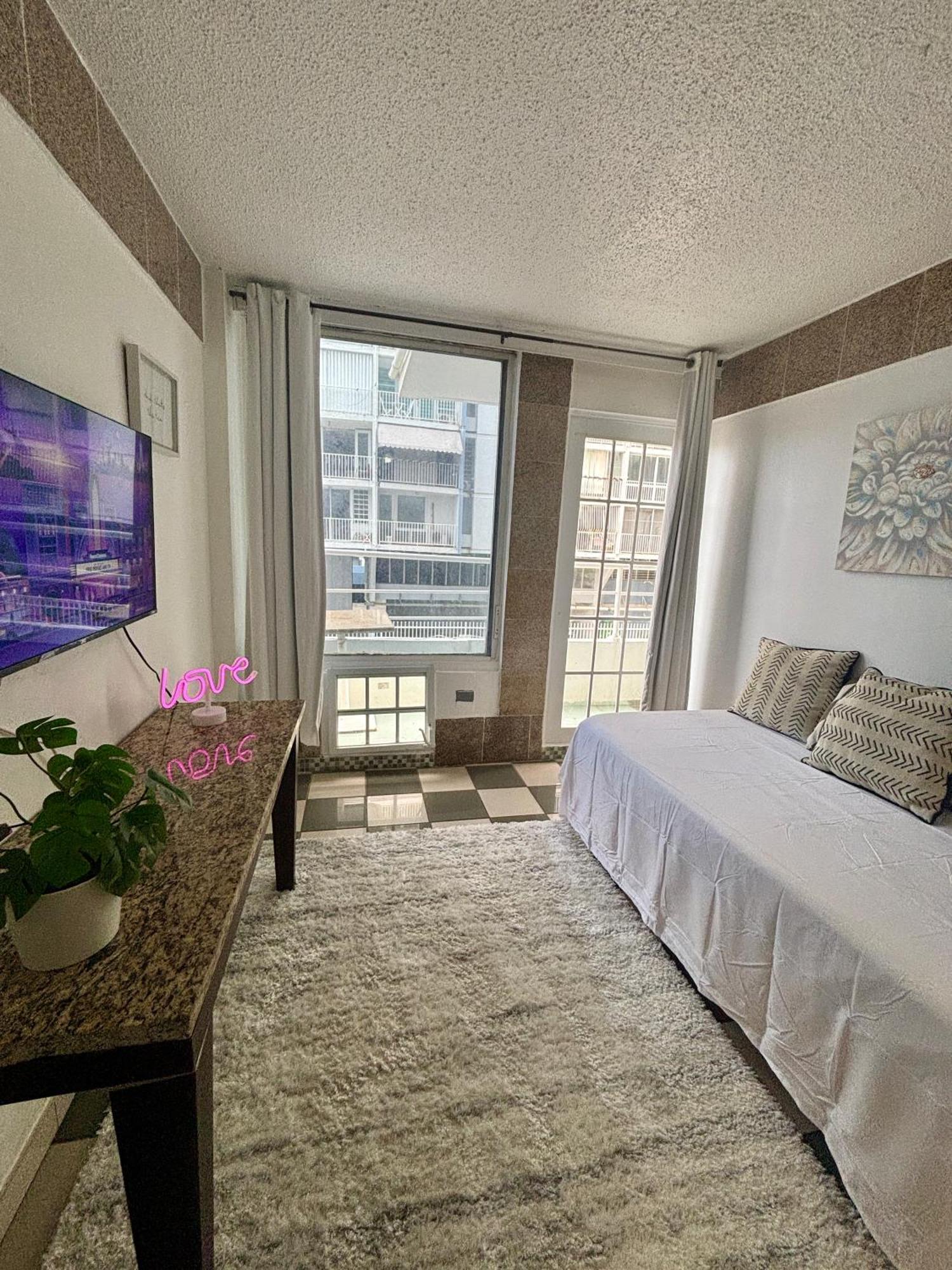 Isla Verde Modern Apartment With Pool Σαν Χουάν Εξωτερικό φωτογραφία